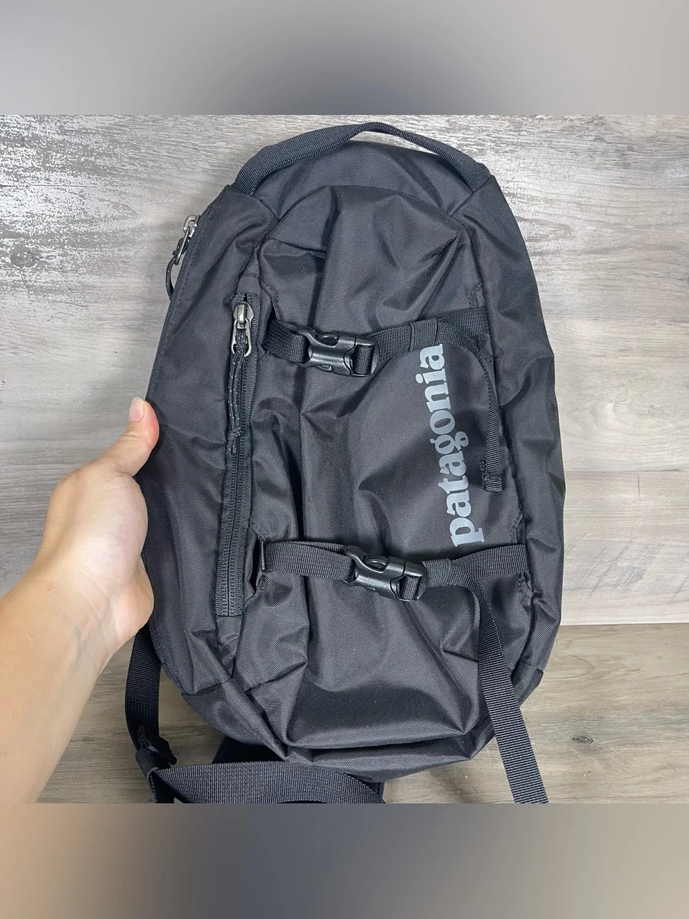 Patagonia Black Atom Sling Bag 8L Mini Padded Pocket Backpack Travel Hiking